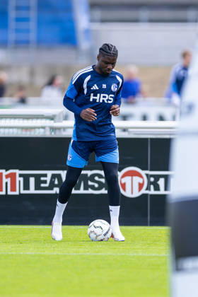 20.08.2026, Fussball, Training des FC Schalke 04. Junior Dina Ebimbe (FC Schalke 04). Gelsenkirchen Trainingsgelände FC Schalke 04 NRW Deutschland xRHR-FOTO YYx Copyright: RHR-FOTOx RHR-FOTO YY