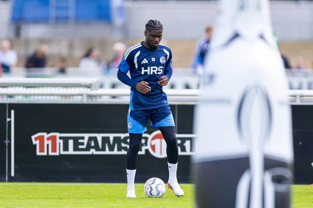 20.08.2026, Fussball, Training des FC Schalke 04. Junior Dina Ebimbe (FC Schalke 04). Gelsenkirchen Trainingsgelände FC Schalke 04 NRW Deutschland xRHR-FOTO YYx Copyright: RHR-FOTOx RHR-FOTO YY