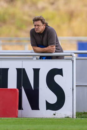 20.08.2026, Fussball, Training des FC Schalke 04. Direktor Profifussball Youri Mulder (FC Schalke 04). Gelsenkirchen Trainingsgelände FC Schalke 04 NRW Deutschland xRHR-FOTO YYx Copyright: RHR-FOTOx RHR-FOTO YY