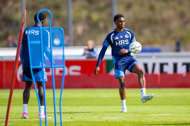 20.08.2026, Fussball, Training des FC Schalke 04. Junior Adamu (FC Schalke 04). Gelsenkirchen Trainingsgelände FC Schalke 04 NRW Deutschland xRHR-FOTO YYx Copyright: RHR-FOTOx RHR-FOTO YY