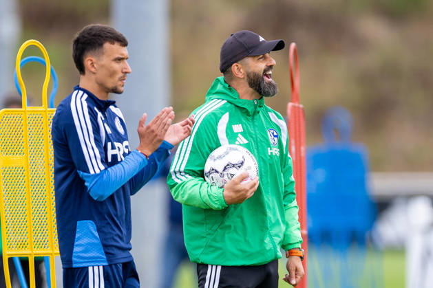20.08.2026, Fussball, Training des FC Schalke 04. v. l. Dejan Ljubicic (FC Schalke 04). Trainer Miron Muslic (FC Schalke 04) Gelsenkirchen Trainingsgelände FC Schalke 04 NRW Deutschland xRHR-FOTO YYx Copyright: RHR-FOTOx RHR-FOTO YY