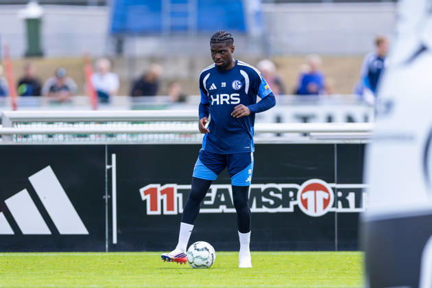20.08.2026, Fussball, Training des FC Schalke 04. Junior Dina Ebimbe (FC Schalke 04). Gelsenkirchen Trainingsgelände FC Schalke 04 NRW Deutschland xRHR-FOTO YYx Copyright: RHR-FOTOx RHR-FOTO YY