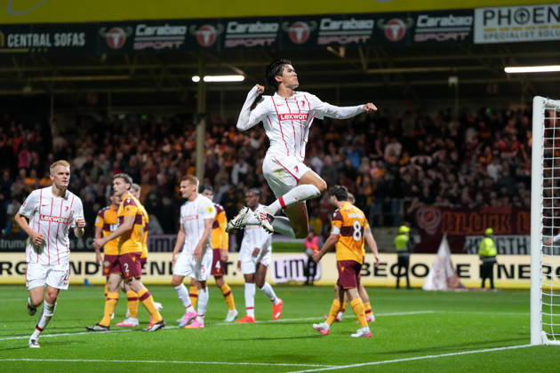 Keisuke Goto (SC Freiburg, 42) Torjubel, Emotionen, Torschuss, Abschluss, Torerfolg, Tor, Treffer , Schottland, Fussball, UEFA Conference League, Play-offs, Hinspiel, 2026 2027, Motherwell FC vs. SC Freiburg, 20.08.2026, Fir Park Stadium, Motherwell Motherwell Fir Park Stadium North Lanarkshire Schottland Copyright: xArnexAmbergx