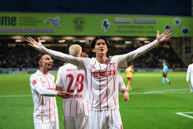 Keisuke Goto (SC Freiburg, 42) Torjubel, Emotionen, Torschuss, Abschluss, Torerfolg, Tor, Treffer , Schottland, Fussball, UEFA Conference League, Play-offs, Hinspiel, 2026 2027, Motherwell FC vs. SC Freiburg, 20.08.2026, Fir Park Stadium, Motherwell Motherwell Fir Park Stadium North Lanarkshire Schottland Copyright: xArnexAmbergx