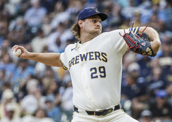 Milwaukee Brewers closing pitcher Trevor Megill throws in the ninth inning of the MLB, Baseball Herren, USA game between the Seattle Mariners and the Milwaukee Brewers at American Family Field in Milwaukee, Wisconsin on Thursday, August 20, 2026. The Brewers defeated the Mariners 7-4. MIL20260820833 TANNENxMAURY
