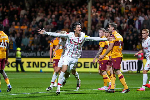 Keisuke Goto (SC Freiburg, 42) Torjubel, Emotionen, Torschuss, Abschluss, Torerfolg, Tor, Treffer , Schottland, Fussball, UEFA Conference League, Play-offs, Hinspiel, 2026 2027, Motherwell FC vs. SC Freiburg, 20.08.2026, Fir Park Stadium, Motherwell Motherwell Fir Park Stadium North Lanarkshire Schottland Copyright: xArnexAmbergx