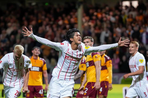 Keisuke Goto (SC Freiburg, 42) Torjubel, Emotionen, Torschuss, Abschluss, Torerfolg, Tor, Treffer , Schottland, Fussball, UEFA Conference League, Play-offs, Hinspiel, 2026 2027, Motherwell FC vs. SC Freiburg, 20.08.2026, Fir Park Stadium, Motherwell Motherwell Fir Park Stadium North Lanarkshire Schottland Copyright: xArnexAmbergx