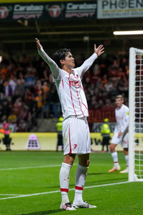 Keisuke Goto (SC Freiburg, 42) Torjubel, Emotionen, Torschuss, Abschluss, Torerfolg, Tor, Treffer , Schottland, Fussball, UEFA Conference League, Play-offs, Hinspiel, 2026 2027, Motherwell FC vs. SC Freiburg, 20.08.2026, Fir Park Stadium, Motherwell Motherwell Fir Park Stadium North Lanarkshire Schottland Copyright: xArnexAmbergx