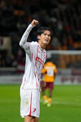 Keisuke Goto (SC Freiburg, 42) Torjubel, Emotionen, Torschuss, Abschluss, Torerfolg, Tor, Treffer , Schottland, Fussball, UEFA Conference League, Play-offs, Hinspiel, 2026 2027, Motherwell FC vs. SC Freiburg, 20.08.2026, Fir Park Stadium, Motherwell Motherwell Fir Park Stadium North Lanarkshire Schottland Copyright: xArnexAmbergx