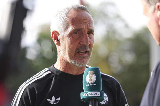 Trainer Adi Huetter (Eintracht Frankfurt) schaut waehrend des Spiels der 1. Runde des DFB-Pokal zwischen SC St. Toenis und Eintracht Frankfurt, Grotenburg-Stadion am 21. August 2026 in Krefeld, Deutschland. (Foto von Oliver Kaelke DeFodi Images) +++ Trainer Adi Huetter (Eintracht Frankfurt) looks on during the 1st round match of the DFB-Pokal between SC St. Toenis and Eintracht Frankfurt at Grotenburg-Stadion on August 21, 2026 in Krefeld, Germany. (Photo by Oliver Kaelke DeFodi Images) DFB DFL REGULATIONS PROHIBIT ANY USE OF PHOTOGRAPHS AS IMAGE SEQUENCES AND OR QUASI-VIDEO. (Photo by Oliver Kaelke DeFodi Images) -