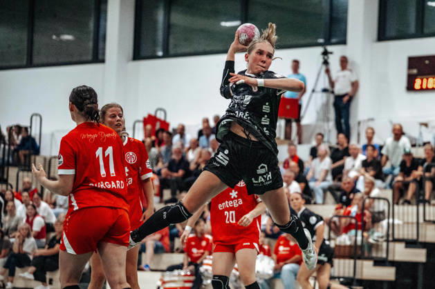 Nora Erhardt (SG Nuertingen-Zizishausen, 14) GER, 1. FSV Mainz 05 vs. SG Nuertingen-Zizishausen, DHB Pokal Frauen, Bundesliga, 1. Spieltag, Saison 2026 2027, 21.08.2026 Eibner-Pressefoto Attila Ziga GER, 1. FSV Mainz 05 vs. SG Nuertingen-Zizishausen, DHB Pokal Frauen, Bundesliga, 1. Spieltag, Saison 2026 2027, 21.08.2026 Mainz Copyright: xEibner-Pressefotox EP_AZA