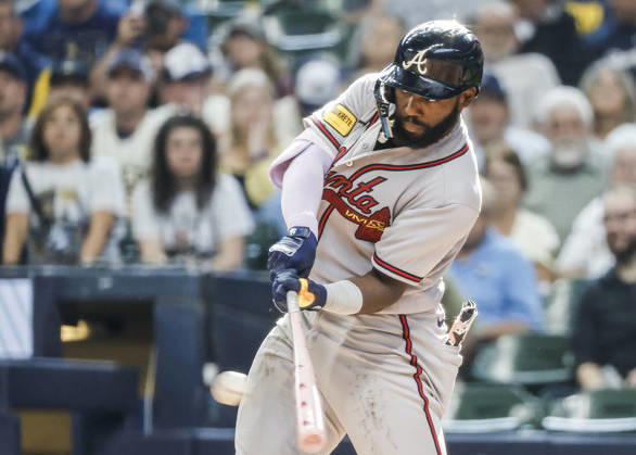 Atlanta Braves center fielder Michael Harris II hits a double in the sixth inning of the MLB, Baseball Herren, USA game between the Atlanta Braves and the Milwaukee Brewers at American Family Field in Milwaukee, Wisconsin on Friday, August 21, 2026. MIL20260821819 TANNENxMAURY