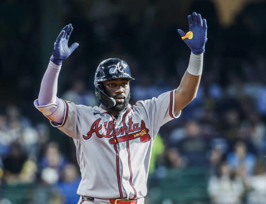Atlanta Braves center fielder Michael Harris II reacts after hitting a double in the sixth inning of the MLB, Baseball Herren, USA game between the Atlanta Braves and the Milwaukee Brewers at American Family Field in Milwaukee, Wisconsin on Friday, August 21, 2026. MIL20260821820 TANNENxMAURY