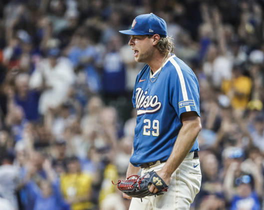 Milwaukee Brewers closing pitcher Trevor Megill reacts after throwing the final strike in the ninth inning of the MLB, Baseball Herren, USA game between the Atlanta Braves and the Milwaukee Brewers at American Family Field in Milwaukee, Wisconsin on Friday, August 21, 2026. The Brewers defeated the Braves 2-1. MIL20260821828 TANNENxMAURY