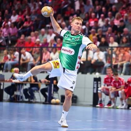 August Pedersen (TSV Hannover-Burgdorf, 17) beim Siebenmeter GER, TuS Ferndorf vs TSV Hannover-Burgdorf, Handball, DHB-Pokal, 1. Runde, Spielzeit 2026 2027, 21.08.2026 GER, TuS Ferndorf vs TSV Hannover-Burgdorf, Handball, DHB-Pokal, 1. Runde, Spielzeit 2026 2027, 21.08.2026 Kreuztal Copyright: xEibner-Pressefoto RenexWeissx EP_RWS