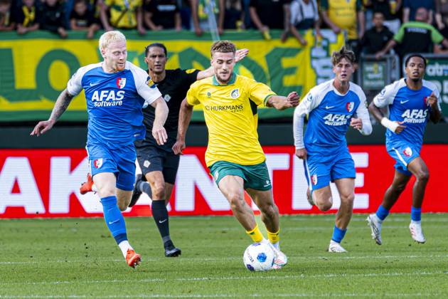 SITTARD - Anthony Descotte of Fortuna Sittard battles for possession with Mexx Meerdink of AZ Alkmaar during the Eredivisie match between Fortuna Sittard and AZ Alkmaar at the Fortuna Sittard Stadium on 22 August 2026 in Sittard, the Netherlands. KEVIN SENDERS ANP Eredivisie 2026 27 xVIxANPxSportx xMarcelxterxBalsxIVx 566030348 originalFilename: 566030348