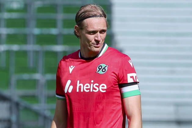 Stefan Teitur Thordarson (Hannover 96) schaut enttaeuscht waehrend des Spiels des DFB-Pokals zwischen SV Hemelingen und Hannover 96, Weserstadion am 22. August 2026 in Bremen, Deutschland. (Foto von Marco Steinbrenner DeFodi Images) +++ Stefan Teitur Thordarson (Hannover 96) looks dejected during the DFB-Pokal match between SV Hemelingen and Hannover 96t at Weserstadion on August 22, 2026 in Bremen, Germany. (Photo by Marco Steinbrenner DeFodi Images) (Photo by Marco Steinbrenner DeFodi Images) -