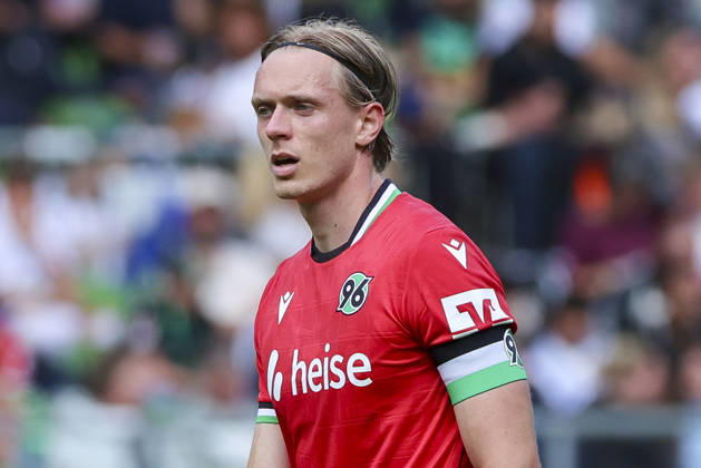 Stefan Teitur Thordarson (Hannover 96) schaut enttaeuscht waehrend des Spiels des DFB-Pokals zwischen SV Hemelingen und Hannover 96, Weserstadion am 22. August 2026 in Bremen, Deutschland. (Foto von Marco Steinbrenner DeFodi Images) +++ Stefan Teitur Thordarson (Hannover 96) looks dejected during the DFB-Pokal match between SV Hemelingen and Hannover 96t at Weserstadion on August 22, 2026 in Bremen, Germany. (Photo by Marco Steinbrenner DeFodi Images) (Photo by Marco Steinbrenner DeFodi Images) -