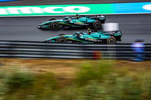 14 ALONSO Fernando (spa), Aston Martin F1 Team AMR26, 18 STROLL Lance (can), Aston Martin F1 Team AMR26, action overtake, overtaking, dà passement, depassement, overtakes, during the Formula 1 Dutch Grand Prix 2026, 12th round of the 2026 Formula One World Championship, WM, Weltmeisterschaft from August 21 to 23, 2026 on the Circuit Zandvoort, in Zandvoort, Netherlands Zandvoort Netherlands