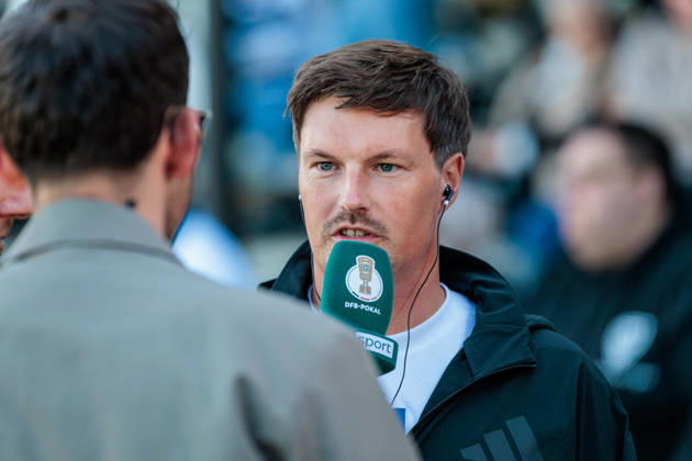 Merlin Polzin (Hamburger SV, Trainer) im Interview bei sky GER, SC Verl vs. Hamburger SV, Fussball, DFB-Pokal, 1. Runde, Spielzeit 2026 2027, 24.08.2026 DFL Regulations prohibit any use of photographers as image sequences and or quasi-video. GER, SC Verl vs. Hamburger SV, Fussball, DFB-Pokal, 1. Runde, Spielzeit 2026 2027, 24.08.2026 Verl Copyright: xEibner-Pressefoto JanxRollingerx EP_JSK
