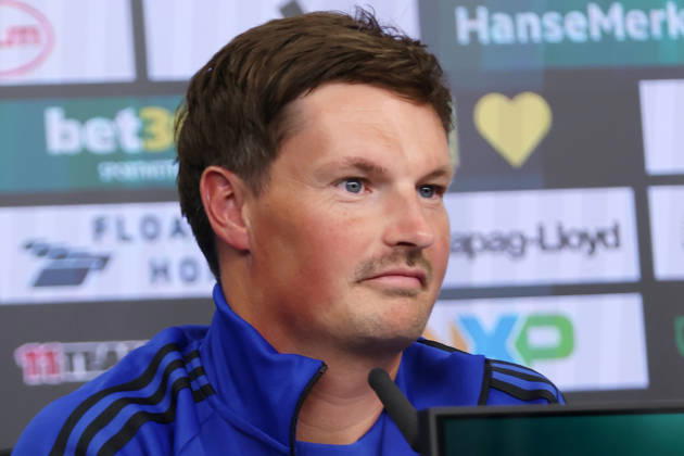 Bundesliga 1. Spieltag Borussia Dortmund - Hamburger SV 27.08.2026 Pressekonferenz vor dem Spiel Trainer Merlin Polzin (Hamburger SV)