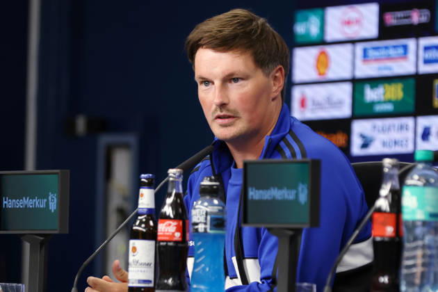 Bundesliga 1. Spieltag Borussia Dortmund - Hamburger SV 27.08.2026 Pressekonferenz vor dem Spiel Trainer Merlin Polzin (Hamburger SV)