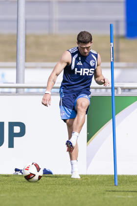 27.08.2026, Fussball, Training des FC Schalke 04. Robin Gosens (FC Schalke 04). Gelsenkirchen Trainingsgelände FC Schalke 04 NRW Deutschland xRHR-FOTO YYx Copyright: RHR-FOTOx RHR-FOTO YY
