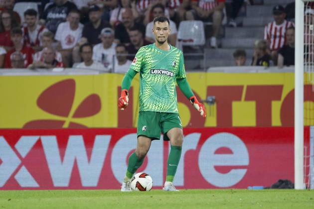 Mio Backhaus (SC Freiburg, 01) am Ball , Deutschland, Fussball, UEFA Conference League, Play-offs, 2026 2027, SC Freiburg vs. Motherwell FC, 27.08.2026, Freiburg im Breisgau Europa-Park Stadion Deutschland Copyright: xGrantxHubbsx