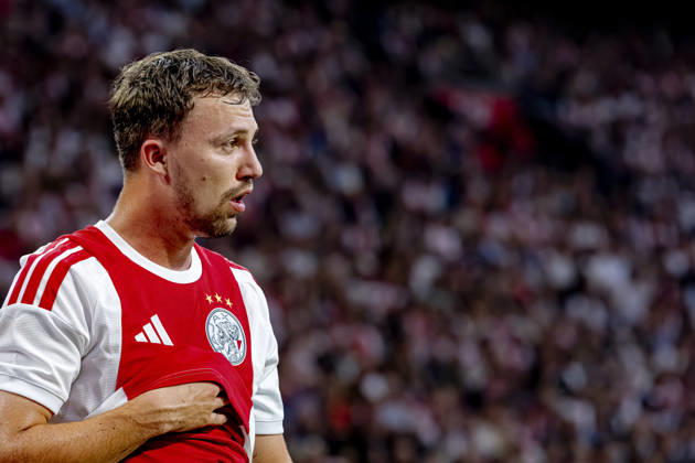 AMSTERDAM AFC Ajax Amsterdam midfielder Youri Regeer is forced off with an injury during the UEFA Conference League match at the Johan Cruijff ArenA on 27 August 2026 in Amsterdam, the Netherlands. (Photo by DeFodi Images) -