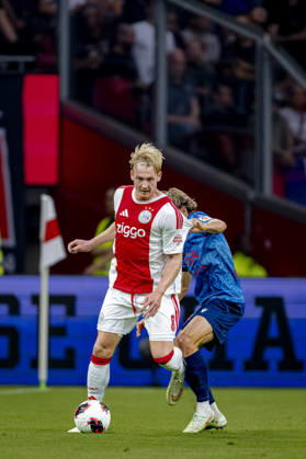 AMSTERDAM AFC Ajax Amsterdam midfielder Julian Brandt and FC Sion defender Numa Lavanchy during the UEFA Conference League at the Johan Cruijff ArenA on 27 August 2026 in Amsterdam, the Netherlands. (Photo by DeFodi Images) -