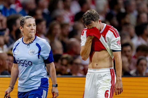 AMSTERDAM AFC Ajax Amsterdam midfielder Youri Regeer is forced off with an injury during the UEFA Conference League match at the Johan Cruijff ArenA on 27 August 2026 in Amsterdam, the Netherlands. (Photo by DeFodi Images) -