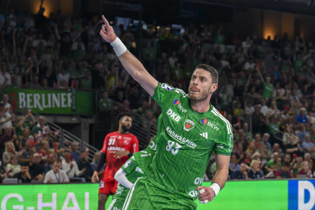 im Bild v.l.: Mijajlo Marsenic (Fuechse Berlin, 93), Tor, Treffer, Jubel, Torjubel, Freude, Begeisterung, feiert, GER, Berlin, Handball, Fuechse Berlin vs MT Melsungen, in der Max-Schmeling-Halle, 27.08.2026, Copyright: HMBxMedia UwexKoch