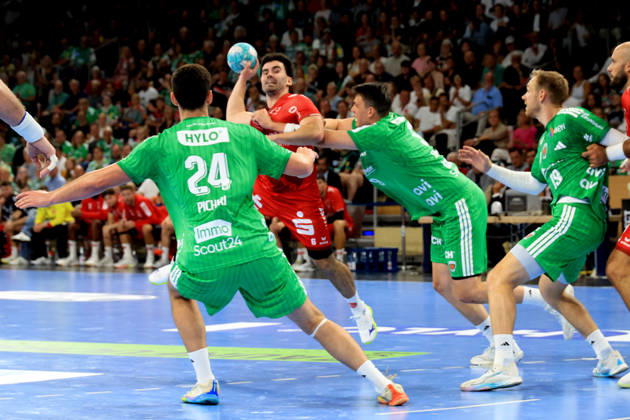27.08.2026, GER Deutschland, Handball, 1.Bundesliga, 27.08.2026, Saison 2026 2027, Berlin, Fuechse Berlin vs Melsungen Lauro Pichiri ( Fuechse Berlin 24 ), Simak, Frederik ( Fuechse Berlin 9 ), Erik Balenciaga ( MT Melsungen 6 ) Berlin Max-Schmeling-Halle Berlin Deutschland Copyright: xNordphotox xEnglerx
