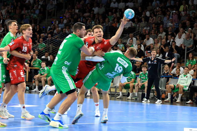 27.08.2026, GER Deutschland, Handball, 1.Bundesliga, 27.08.2026, Saison 2026 2027, Berlin, Fuechse Berlin vs Melsungen Mijajlo Marsenic ( Fuechse Berlin 93 ), Mathias Gidsel ( Fuechse Berlin 19 ), Aaron Mensing ( MT Melsungen 33 ) Berlin Max-Schmeling-Halle Berlin Deutschland Copyright: xNordphotox xEnglerx