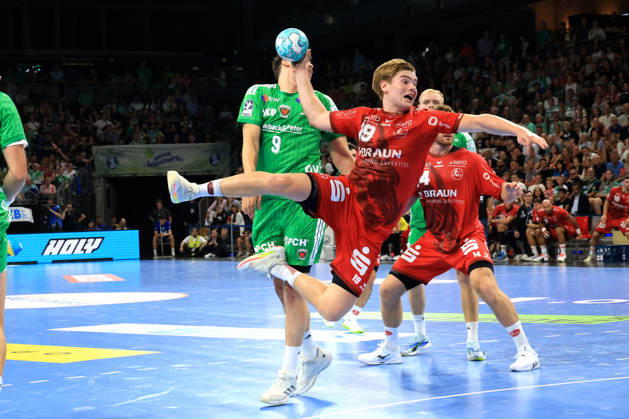 27.08.2026, GER Deutschland, Handball, 1.Bundesliga, 27.08.2026, Saison 2026 2027, Berlin, Fuechse Berlin vs Melsungen Simak, Frederik ( Fuechse Berlin 9 ), Reynir Thor Stefansson ( MT Melsungen 19 ) Berlin Max-Schmeling-Halle Berlin Deutschland Copyright: xNordphotox xEnglerx