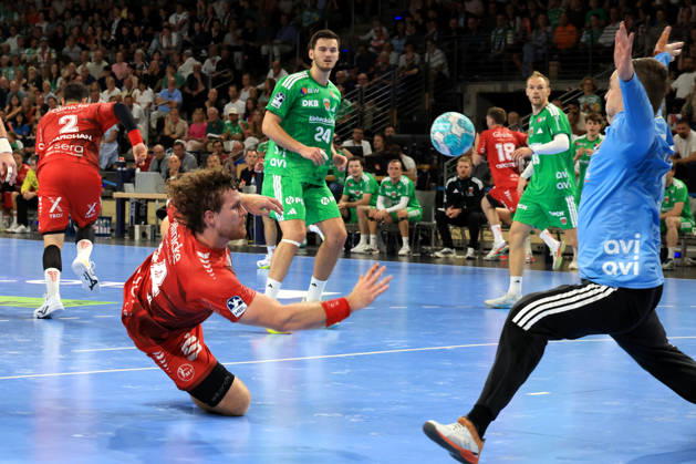 27.08.2026, GER Deutschland, Handball, 1.Bundesliga, 27.08.2026, Saison 2026 2027, Berlin, Fuechse Berlin vs Melsungen Palicka, Andreas ( Fuechse Berlin 12 ), Ben Beekmann ( MT Melsungen 14 ) Berlin Max-Schmeling-Halle Berlin Deutschland Copyright: xNordphotox xEnglerx