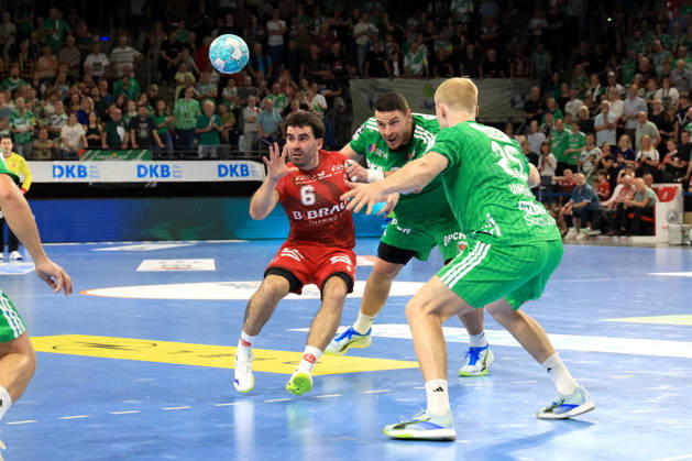 27.08.2026, GER Deutschland, Handball, 1.Bundesliga, 27.08.2026, Saison 2026 2027, Berlin, Fuechse Berlin vs Melsungen Mijajlo Marsenic ( Fuechse Berlin 93 ), Matthes Langhoff ( Fuechse Berlin 25 ), Erik Balenciaga ( MT Melsungen 6 ) Berlin Max-Schmeling-Halle Berlin Deutschland Copyright: xNordphotox xEnglerx