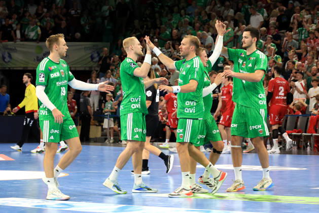 27.08.2026, GER Deutschland, Handball, 1.Bundesliga, 27.08.2026, Saison 2026 2027, Berlin, Fuechse Berlin vs Melsungen Fuechse-Spielerkreis, Mathias Gidsel ( Fuechse Berlin 19 ), Max Darj ( Fuechse Berlin 5 ), Matthes Langhoff ( Fuechse Berlin 25 ), Lauro Pichiri ( Fuechse Berlin 24 ) Berlin Max-Schmeling-Halle Berlin Deutschland Copyright: xNordphotox xEnglerx