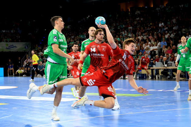 27.08.2026, GER Deutschland, Handball, 1.Bundesliga, 27.08.2026, Saison 2026 2027, Berlin, Fuechse Berlin vs Melsungen Simak, Frederik ( Fuechse Berlin 9 ), Reynir Thor Stefansson ( MT Melsungen 19 ), Ben Beekmann ( MT Melsungen 14 ) Berlin Max-Schmeling-Halle Berlin Deutschland Copyright: xNordphotox xEnglerx