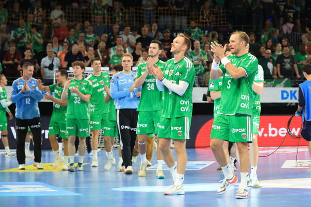 27.08.2026, GER Deutschland, Handball, 1.Bundesliga, 27.08.2026, Saison 2026 2027, Berlin, Fuechse Berlin vs Melsungen Fuechse-Spielerkreis, Mathias Gidsel ( Fuechse Berlin 19 ), Prantner, Leo ( Fuechse Berlin 6 )Jubel, jubelt, Freude, Glueck, gluecklich, positive Emotionen, Berlin Max-Schmeling-Halle Berlin Deutschland Copyright: xNordphotox xEnglerx