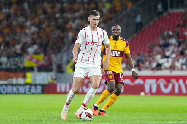 Yannik Engelhardt (SC Freiburg, 16) am Ball , Deutschland, Fussball, UEFA Conference League, Play-offs, Rückspiel, 2026 2027, SC Freiburg vs. Motherwell FC, 27.08.2026, Europa-Park Stadion, Freiburg Freiburg Europa-Park Stadion Baden-Württemberg Deutschland Copyright: xArnexAmbergx