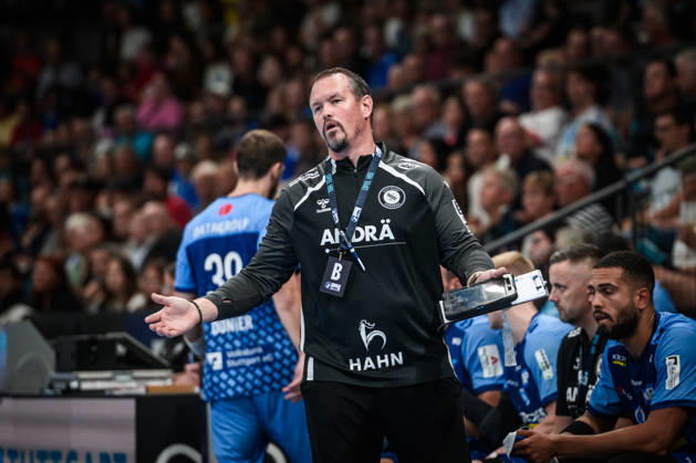 Misha Kaufmann (TVB Stuttgart, Trainer) - gestikuliert am Spielfeldrand, anfaenglich sichtlich enttaeuscht nach holprigem Start gegen den Bergischen HC GER, TVB Stuttgart - Bergischer HC, Opel HBL, Handball, Bundesliga, 1. Spieltag, Spielzeit 2026 2027, 28.08.2026 GER, TVB Stuttgart - Bergischer HC, Opel HBL, Handball, Bundesliga, 1. Spieltag, Spielzeit 2026 2027, 28.08.2026 Stuttgart Copyright: xSandyxDinkelackerx EP_SDR