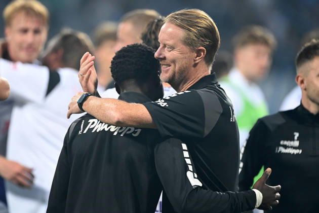 Schlussjubel, Jubel, jubeln, Freude, cheers, Trainer Timo SCHULTZ (VfL Osnabrueck) dankt dem Torschuetzen Ismail BADJIE (VfL Osnabrueck) Fussball 2. Bundesliga, 3. Spieltag, VfL Bochum (BO) - VfL Osnabrueck (OS) 0-1 am 28.08.2026 im Vonovia Ruhrstadion Bochum Deutschland. DFL regulations prohibit any use of photographs as image sequences and or quasi-video Â