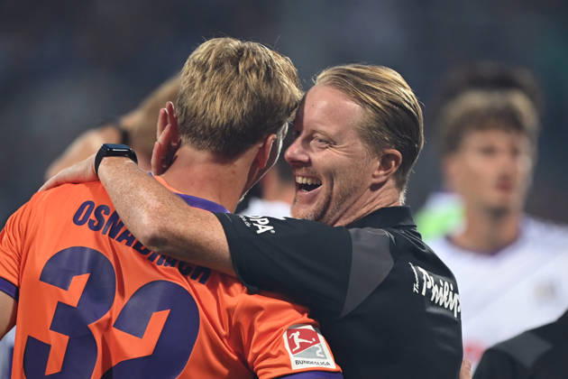 Schlussjubel, Jubel, jubeln, Freude, cheers, Trainer Timo SCHULTZ (VfL Osnabrueck) umarmt Torwart Jonas KRUMREY (VfL Osnabrueck) Fussball 2. Bundesliga, 3. Spieltag, VfL Bochum (BO) - VfL Osnabrueck (OS) 0-1 am 28.08.2026 im Vonovia Ruhrstadion Bochum Deutschland. DFL regulations prohibit any use of photographs as image sequences and or quasi-video Â