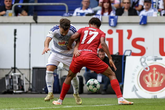 29.08.2026, GER, Fussball, Herren, 3. Liga, Saison 2026 2027, MSV Duisburg - FC Würzburger Kickers Can Coskun (Duisburg) und Liam Omore (Würzburg) im Kampf um den Ball Duisburg schauinsland-reisen-Arena Nordrhein-Westfalen Deutschland Copyright: xAdrianxSchlüterx