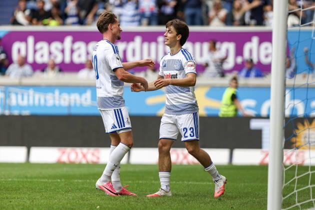 29.08.2026, GER, Fussball, Herren, 3. Liga, Saison 2026 2027, MSV Duisburg - FC Würzburger Kickers Christian Viet (Duisburg) Torjubel, jubelt nach seinem Treffer zum 3:0 mit Jan-Simon Symalla (Duisburg) Duisburg schauinsland-reisen-Arena Nordrhein-Westfalen Deutschland Copyright: xAdrianxSchlüterx