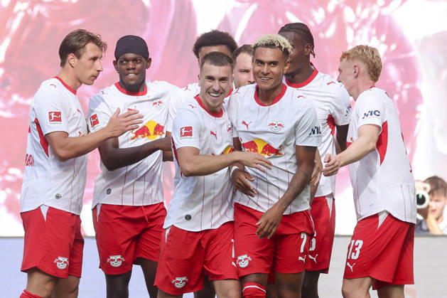 Antonio Nusa (RB Leipzig) bejubelt seinen Treffer mit den Teamkollegen waehrend des Spiels der 1. Bundesliga zwischen RB Leipzig und Borussia Moenchengladbach, Red Bull Arena am 29. August 2026 in Leipzig, Deutschland. (Foto von Marco Steinbrenner DeFodi Images) +++ Antonio Nusa (RB Leipzig) celebrates his goal with teammates during the Bundesliga match between RB Leipzig and Borussia Moenchengladbach at Red Bull Arena on August 29, 2026 in Leipzig, Germany. (Photo by Marco Steinbrenner DeFodi Images) DFB DFL REGULATIONS PROHIBIT ANY USE OF PHOTOGRAPHS AS IMAGE SEQUENCES AND OR QUASI-VIDEO. (Photo by Marco Steinbrenner DeFodi Images) -