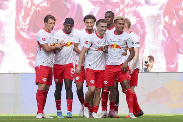 Antonio Nusa (RB Leipzig) bejubelt seinen Treffer mit den Teamkollegen waehrend des Spiels der 1. Bundesliga zwischen RB Leipzig und Borussia Moenchengladbach, Red Bull Arena am 29. August 2026 in Leipzig, Deutschland. (Foto von Marco Steinbrenner DeFodi Images) +++ Antonio Nusa (RB Leipzig) celebrates his goal with teammates during the Bundesliga match between RB Leipzig and Borussia Moenchengladbach at Red Bull Arena on August 29, 2026 in Leipzig, Germany. (Photo by Marco Steinbrenner DeFodi Images) DFB DFL REGULATIONS PROHIBIT ANY USE OF PHOTOGRAPHS AS IMAGE SEQUENCES AND OR QUASI-VIDEO. (Photo by Marco Steinbrenner DeFodi Images) -