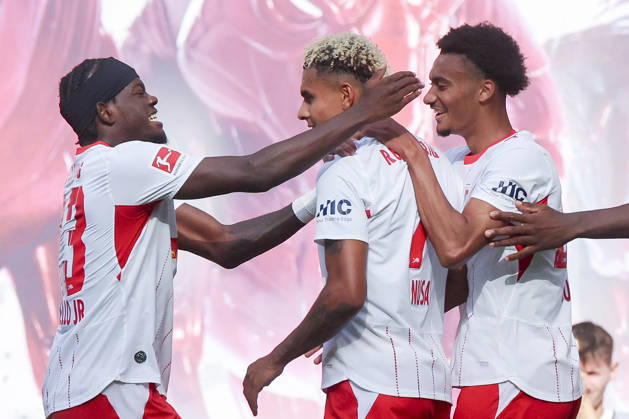 Antonio Nusa (RB Leipzig) bejubelt seinen Treffer zum 2:0 mit Castello Lukeba (RB Leipzig) und Tidiam Gomis (RB Leipzig) waehrend des Spiels der 1. Bundesliga zwischen RB Leipzig und Borussia Moenchengladbach, Red Bull Arena am 29. August 2026 in Leipzig, Deutschland. (Foto von Marco Steinbrenner DeFodi Images) +++ Antonio Nusa (RB Leipzig) celebrates after scoring his teams second goal with Castello Lukeba (RB Leipzig) and Tidiam Gomis (RB Leipzig) during the Bundesliga match between RB Leipzig and Borussia Moenchengladbach at Red Bull Arena on August 29, 2026 in Leipzig, Germany. (Photo by Marco Steinbrenner DeFodi Images) DFB DFL REGULATIONS PROHIBIT ANY USE OF PHOTOGRAPHS AS IMAGE SEQUENCES AND OR QUASI-VIDEO. (Photo by Marco Steinbrenner DeFodi Images) -