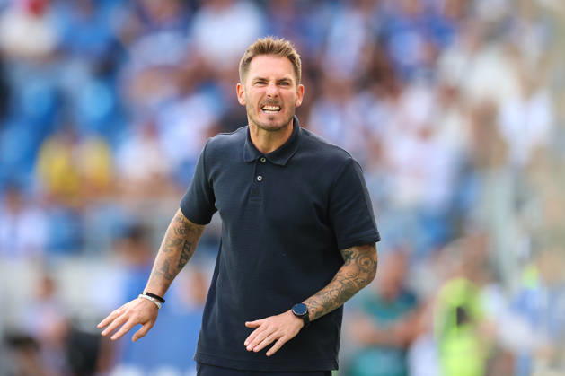 Tobias Strobl (VfL Wolfsburg, Chef-Trainer) hadert mit den Entscheidungen des Schiedsrichters, Karlsruher SC vs. VfL Wolfsburg, 2. Bundesliga, 3. Spieltag, 2026 2027, 29.08.2026, DFL REGULATIONS PROHIBIT ANY USE OF PHOTOGRAPHS AS IMAGE SEQUENCES AND OR QUASI-VIDEO, Karlsruher SC vs. VfL Wolfsburg, 2. Bundesliga, 3. Spieltag, 2026 2027, 29.08.2026 Karlsruhe Copyright: xEibner-Pressefoto JanxPrihodax EP_JPA